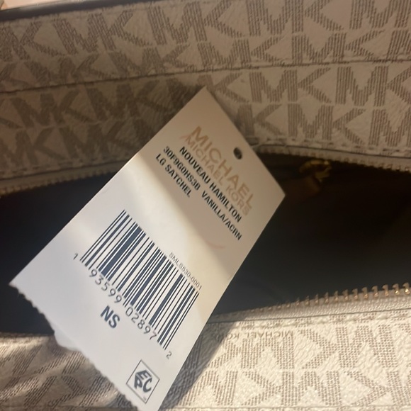 Michael Kors
Nouveau Hamilton Handbag!! - Picture 3 of 6